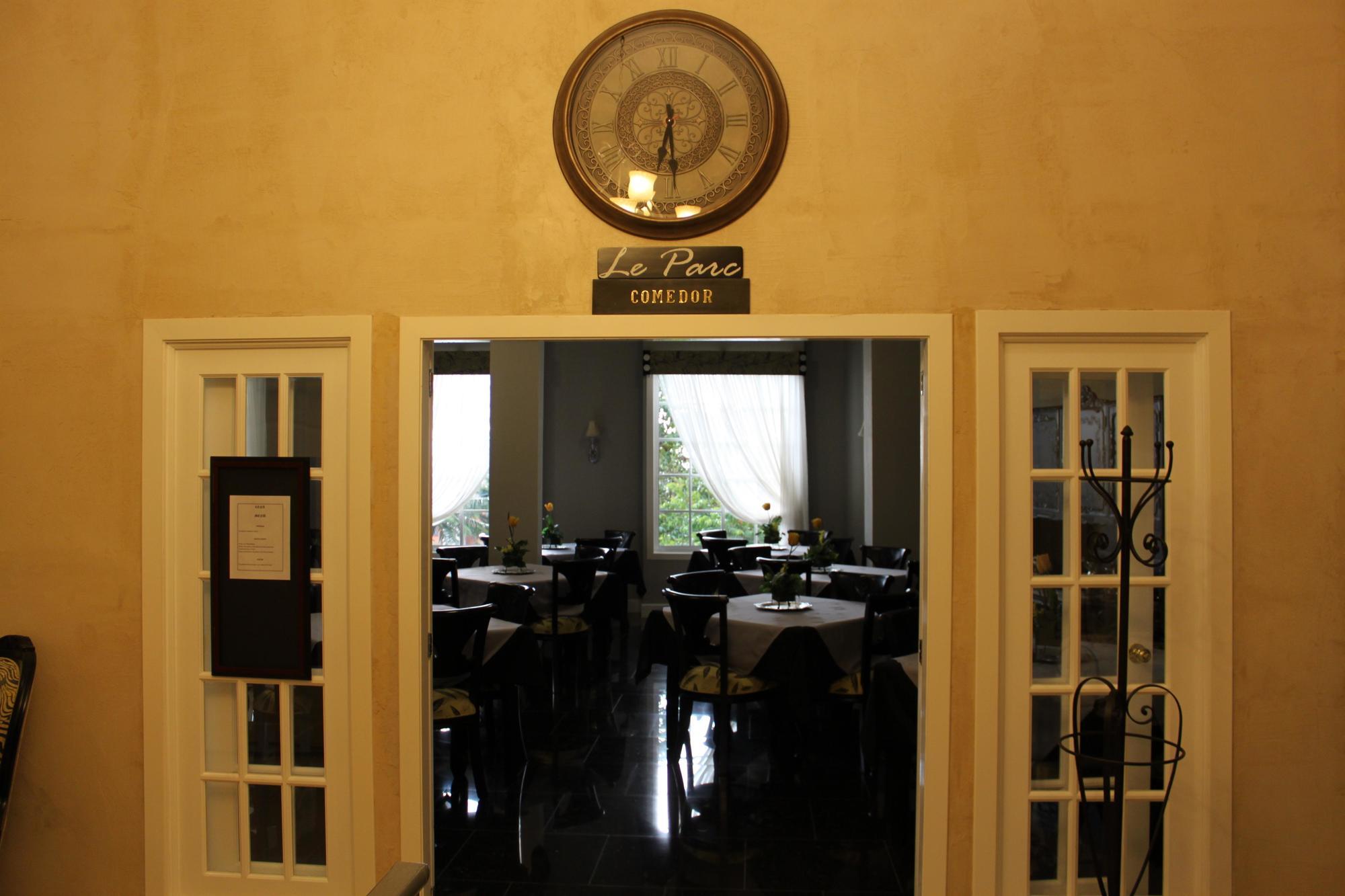 Victoria'S Park Hotel Armenia  Exterior photo